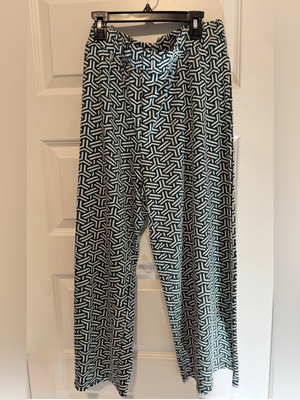 Liz Claiborne Green & White Geometric Pull-On Pants
